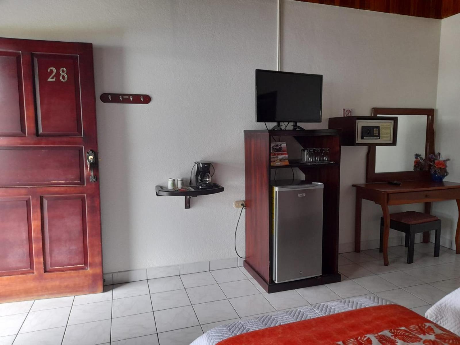 Hotel La Pradera Del Arenal 3*