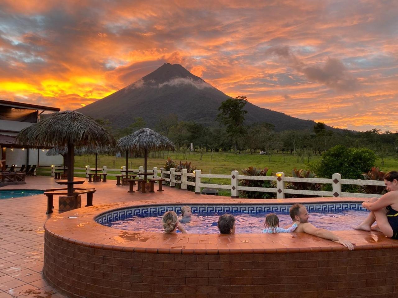 La Pradera Del Arenal Hotel